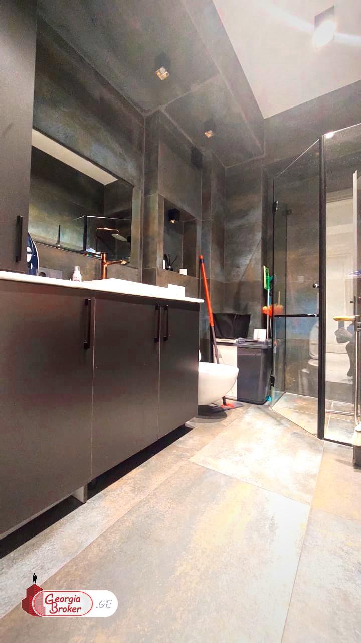 продается квартира с новым ремонтом 4-комнаты